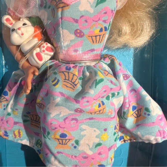 COLLECTOR’S EDITION EASTER BARBIES, set of 2 🐣 🐰 🌺 👱🏻‍♀️ - Picture 5 of 14